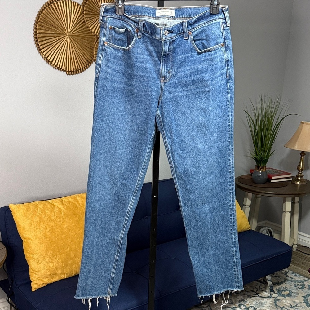 A&F Blue The 90’s Straight Mid Rise Women's Jeans size 31/12 Long